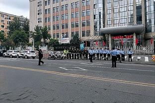 瓜帅流汗！沃克今日友谊赛大腿拉伤离场，曼城下周日对决阿森纳